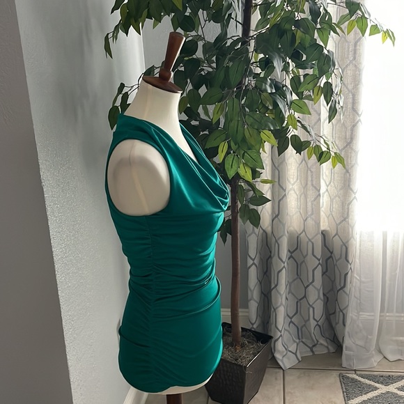 I brought this top to wear on Christmas Day only one day - Picture 3 of 5